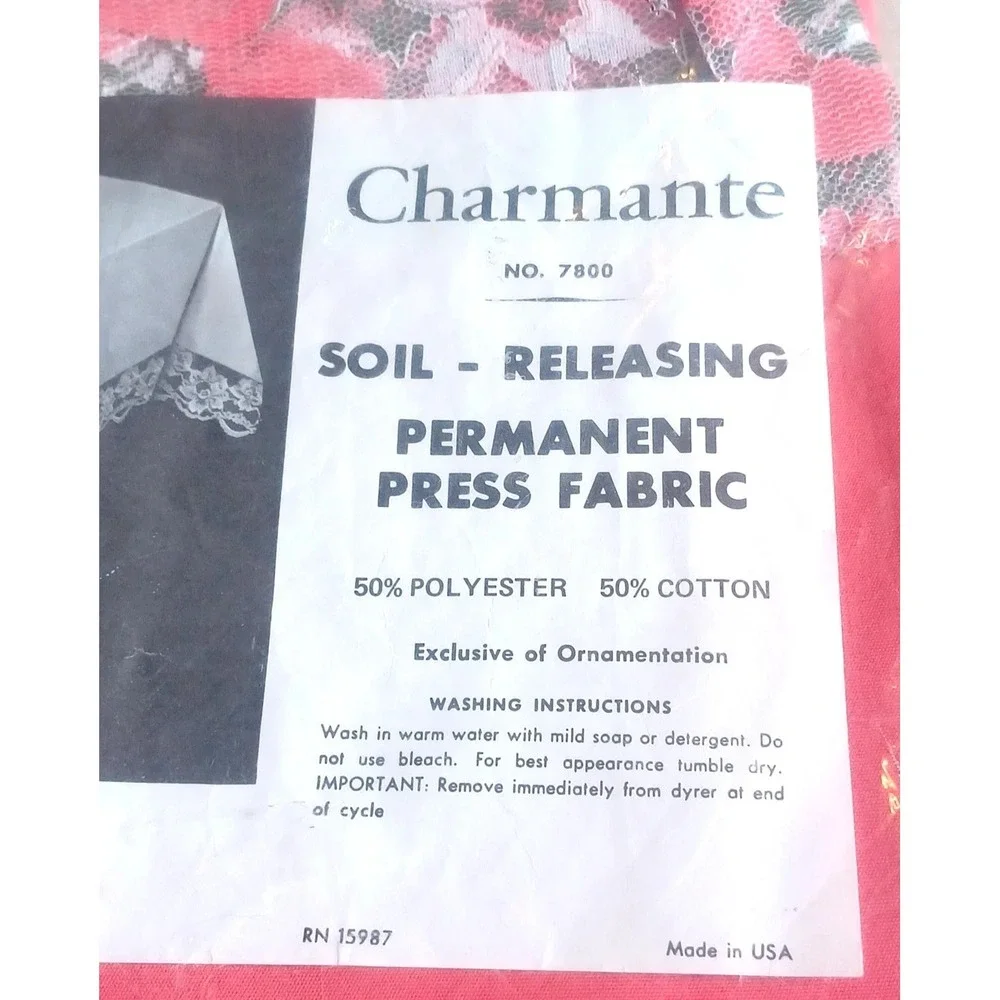 Vintage Christmas Red Table Cloth‎ Charmante Oval TableCloth 66x86 New old Stock